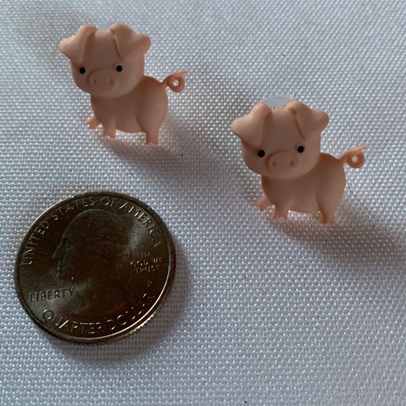 NWT. Absolutely Adorable Handmade Little Pink Pig Pierced Post Earrings! - Picture 2 of 2